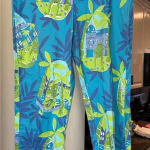 Lilly Pulitzer Size 6, 23” Inseam Blue And Lime Singing Frog Print Capris